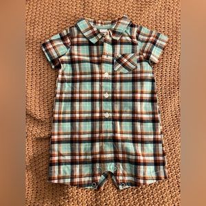 Carter’s Romper. Never worn. Size 9 months.
